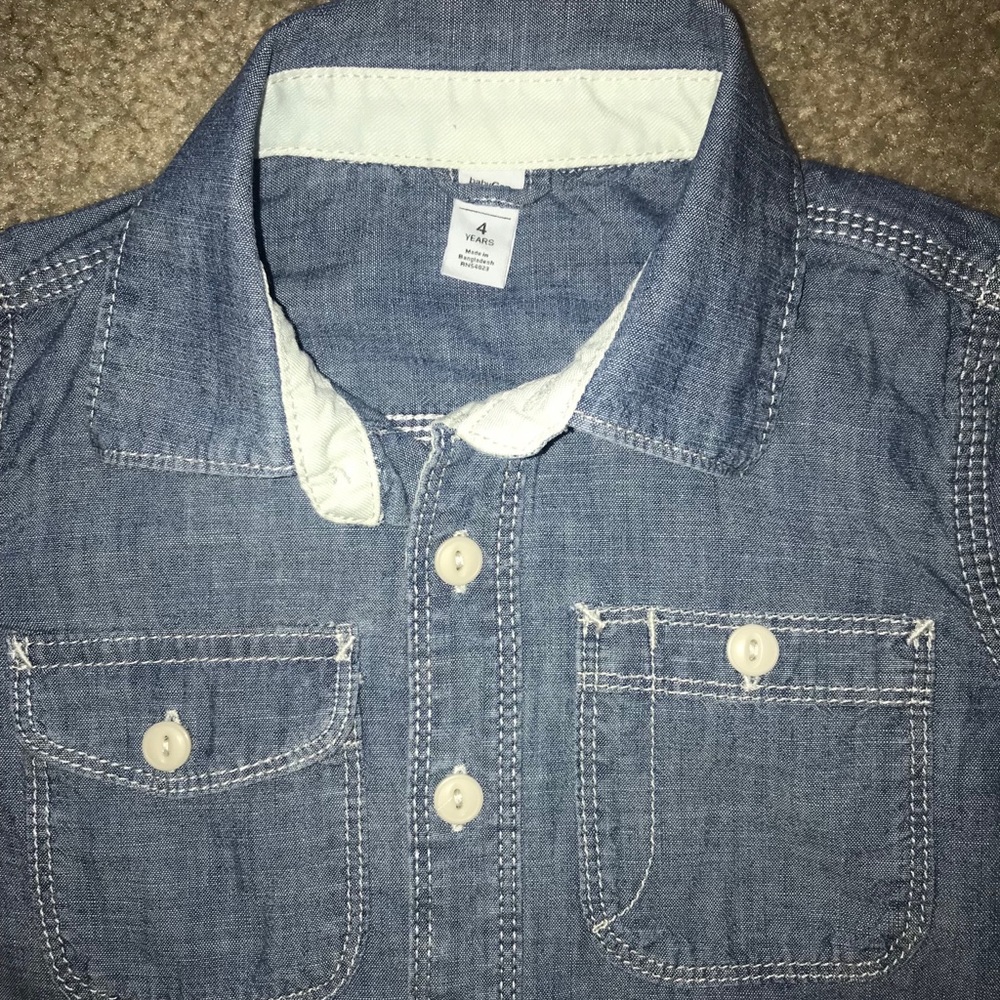 Baby GAP Button Down. - Picture 2 of 3